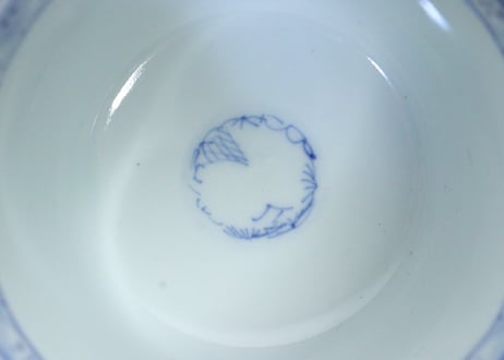 明治前期色絵牡丹唐草と蝶図向付　釉剥げ