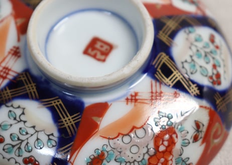大正～昭和戦前ゴム判色絵牡丹と蝶図蓋茶碗