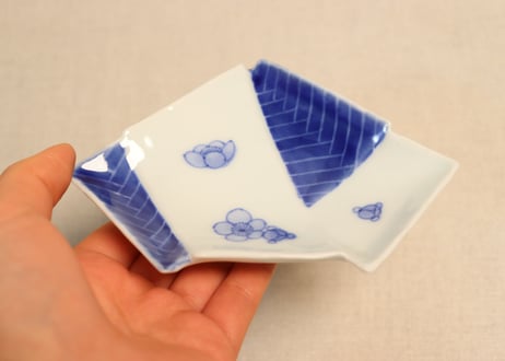 明治後期～大正京焼染付梅図折り紙型皿