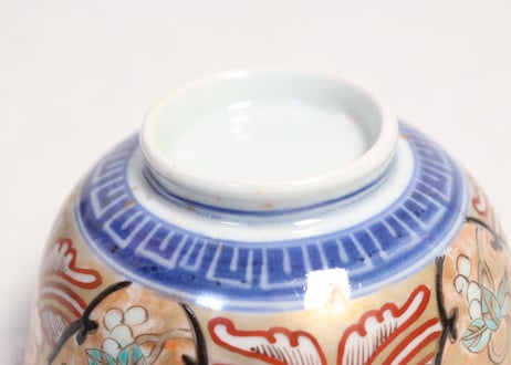 明治前期色絵牡丹と山葡萄図蓋茶碗