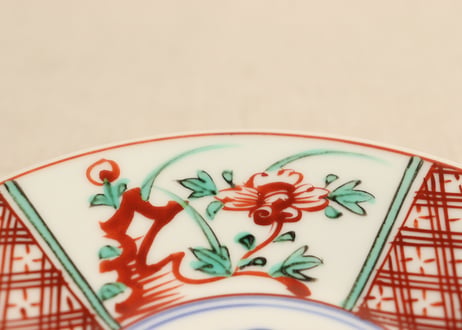 大正～昭和戦前色絵獅子と三方に牡丹図5寸皿