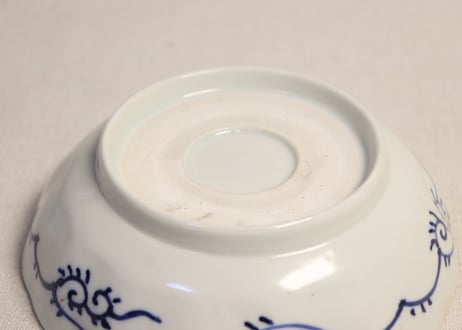 明治前期色絵葵と蝶図なます皿② 窯傷