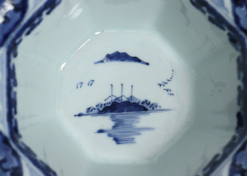 日本美術 染付 風景図 山水図　植木カバー　アンティーク　ビンテージ 日本美術 染付 風景図 山水図植木カバーアンティークビンテージ