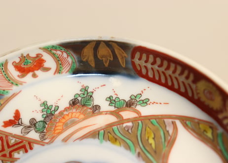 明治前期色絵松鶴に菊と桜図縁立小皿
