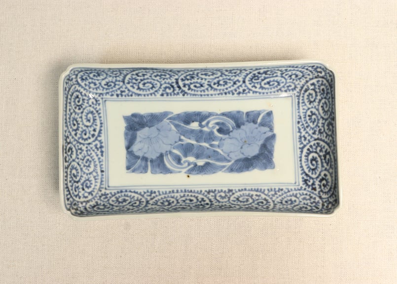 江戸中期染付蛸唐草図長皿 | 吉祥寺PukuPuku