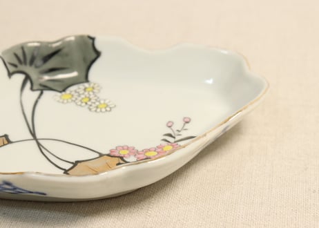 明治後期~大正色絵つわぶき図菱型皿①