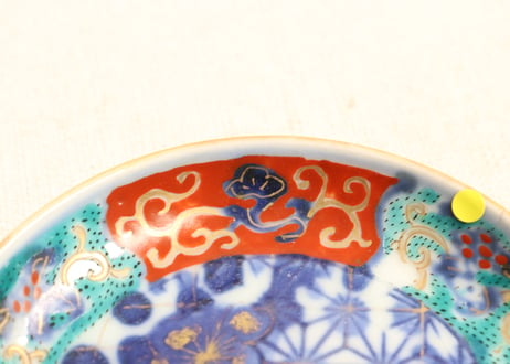 明治前期色絵陰刻麻の葉と桜図小皿②　窯傷