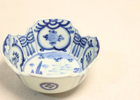明治後期～大正染付芙蓉手草花図四弁小鉢