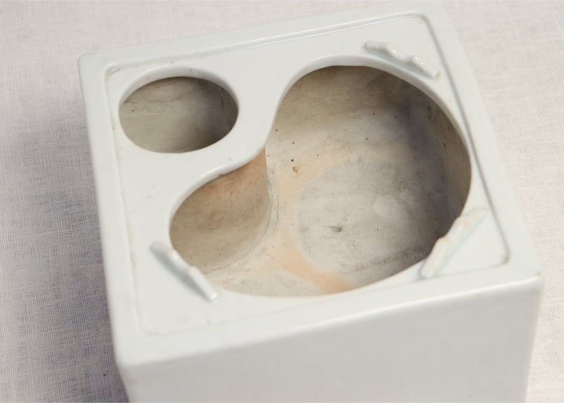 大正白磁煙草盆灰吹付 足にホツ,がたつき | 吉祥寺PukuPuku