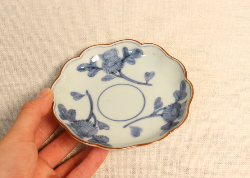 江戸中期染付三方に菊図小皿② かたつき | 吉祥寺PukuPuku