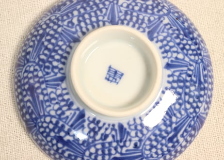 明治前期染付羽根微塵唐草図飯茶碗
