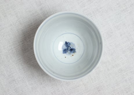 江戸後期染付貝図広東型猪口 高台アタリキズ