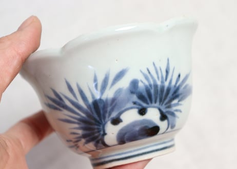 江戸中期染付陽刻雪持ち竹図六弁向付 小ホツ