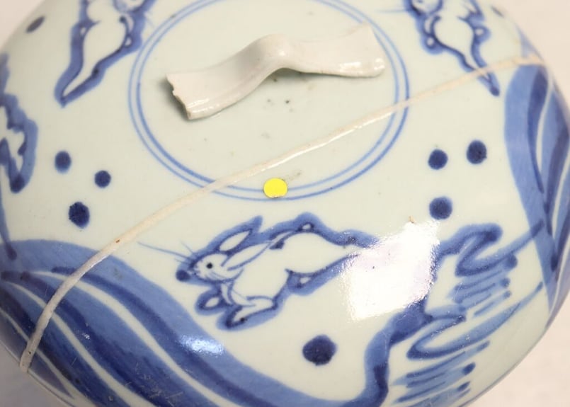 骨董品　染付　⬜︎福　うさぎ　兎図　柳図　三客　茶器　ぐい呑　時代物 大明成化年製 堆金積玉 染付 兎図 うさぎの跳躍感を感じる