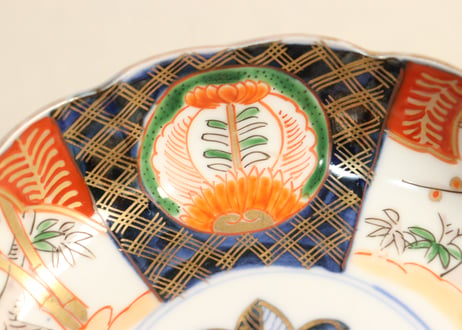 明治前期色絵桃と松竹梅図なます皿　歪み