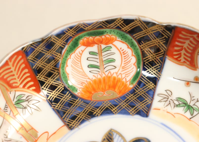 角皿 赤絵 色絵 金彩 松竹梅 4枚 唐草 明治前後 角皿 赤絵 色絵 金彩 松竹梅 4枚 唐草 明治前後 - メルカリ