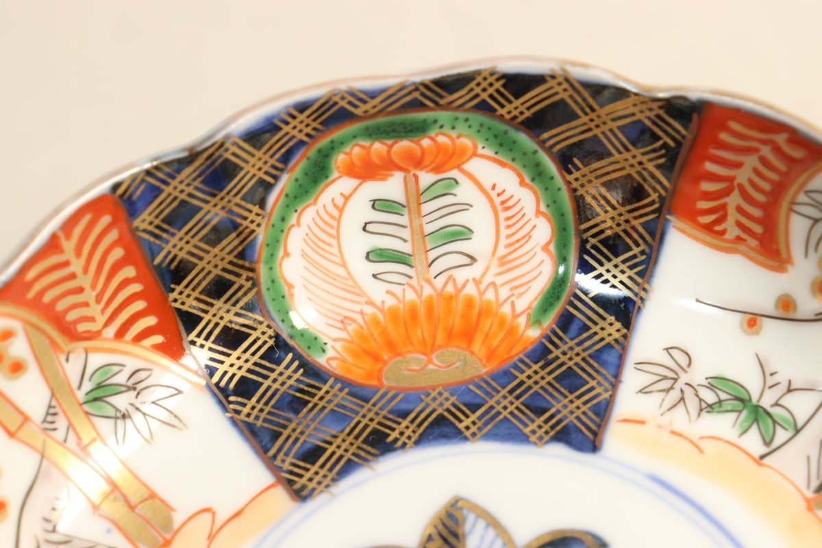 角皿 赤絵 色絵 金彩 松竹梅 4枚 唐草 明治前後 角皿 赤絵 色絵 金彩 松竹梅 4枚 唐草 明治前後 角皿 赤絵 色絵 金彩