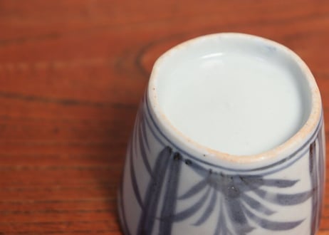 江戸中期染付菖蒲図猪口(上げ底) ムシクイ