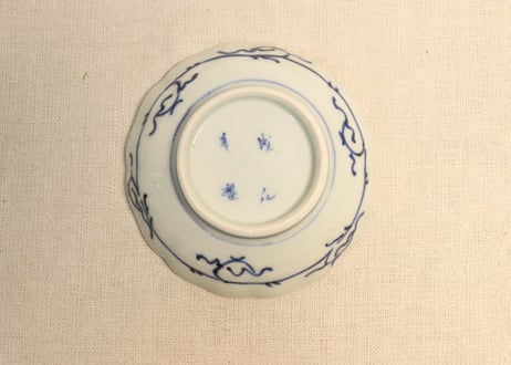 江戸幕末染付微塵唐草図小皿①　ノミホツ