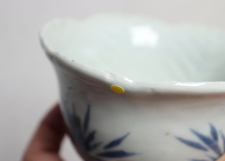 江戸中期染付陽刻雪持ち竹図六弁向付 小ホツ