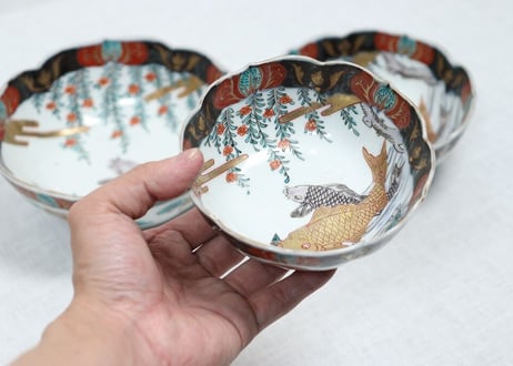 明治前期色絵枝垂れ桜に鯉図三ツ組鉢 大に少甘手