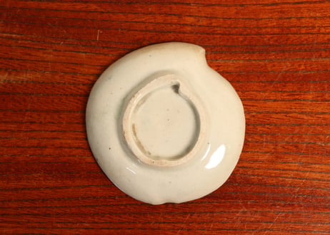 江戸中期コンニャク印判菊水図桃型豆皿③　甘手,小ホツ
