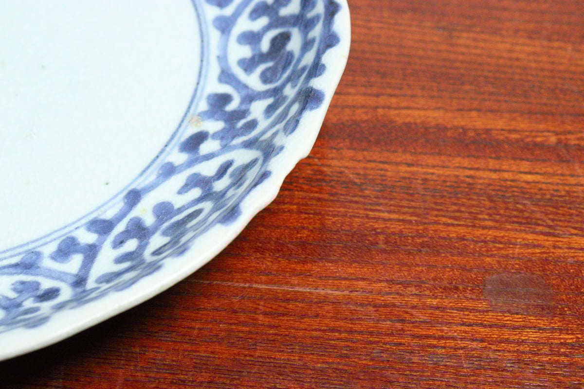 江戸中期染付蛸唐草文6寸皿⑤ 甘手 | 吉祥寺PukuPuku