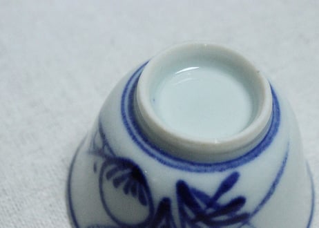 明治前期染付草花図煎茶碗