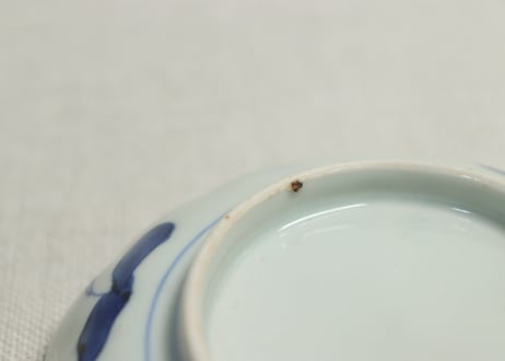 江戸幕末赤絵染付秋海棠と蝶図通り物小皿③ノミホツ