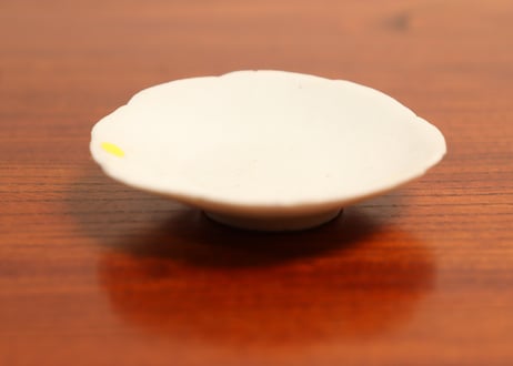 江戸中期古九谷白磁陽刻牡丹型豆皿ホツ,ニュウ