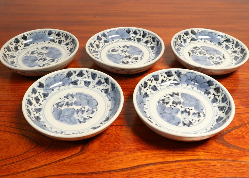 骨董・牡丹花図染め付け角皿×五客揃い 明治前期染付ベロ藍鶴と牡丹図9寸鉢 ひっつき | 吉祥寺PukuPuku