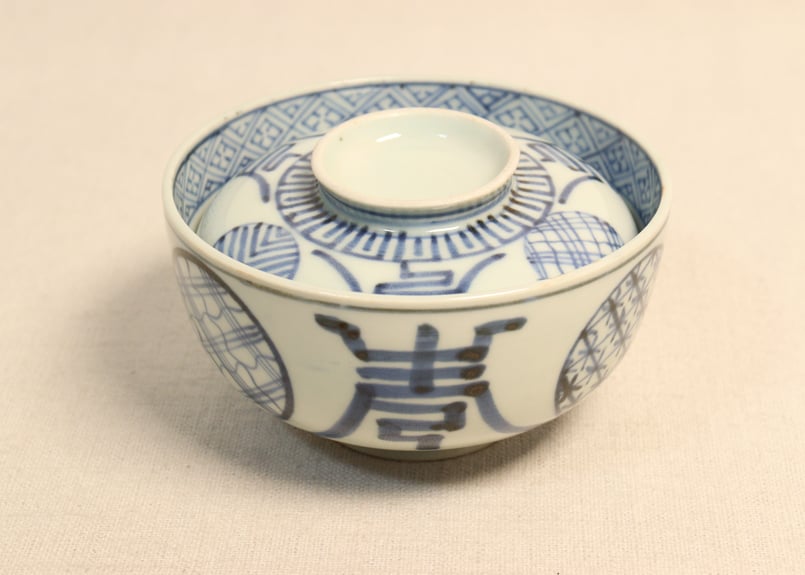 江戸後期染付丸文と文字図蓋茶碗②薄め | 吉祥寺PukuPuku