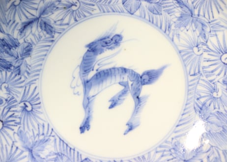 江戸幕末線描き麒麟と牡丹図5寸皿　歪み,かたつき