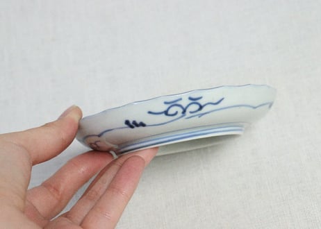 江戸後期染付よろけ文図小皿①　濃いめ