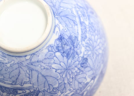 明治後期～大正銅判菊と蝶図蓋茶碗①