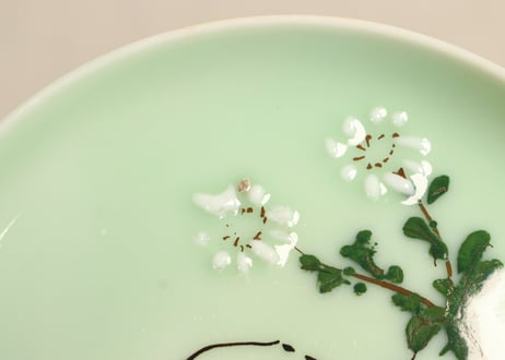 明治前期青磁色釉栗と菊図小皿