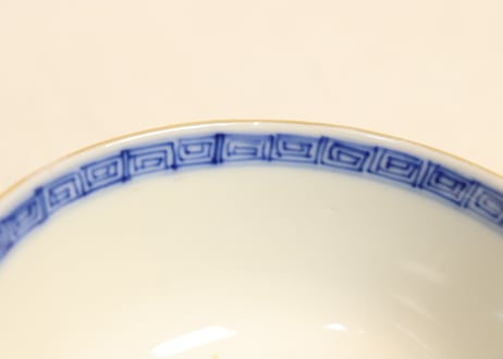 明治前期金彩染付山水図通り物飯茶碗