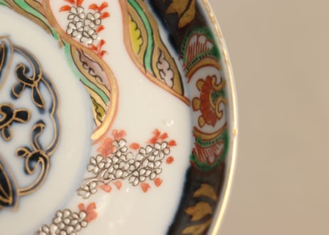 明治前期色絵松鶴に菊と桜図縁立小皿