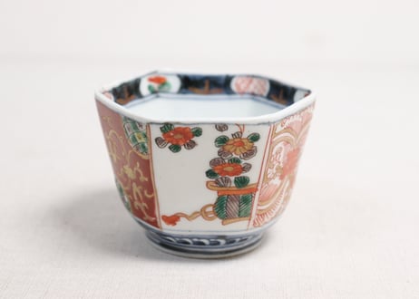 明治前期色絵花と唐草図六角向付③かたつき