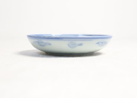 明治前期染付蝶と牡丹と唐草図小皿