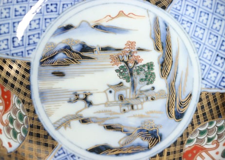 明治前期色絵水に船上人物と幾何学文三ツ組鉢　小サイズムシクイ