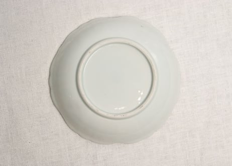 明治前期陽刻魚と水草図なます皿 フリモノ,ノミホツ