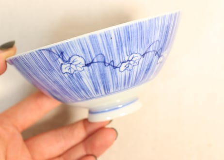 大正～昭和戦前染付縦縞に蔦図飯茶碗②　薄め