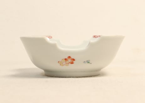 明治後期~大正色絵春蘭と牡丹に鳳凰図角小鉢①