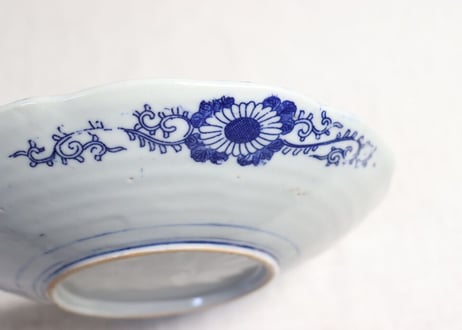 明治後期～大正銅判獅子と十二方に花図7寸皿 少がたつき