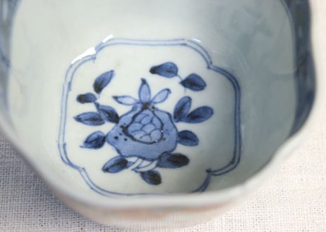 明治前期色絵松竹梅に亀甲図角向付 釉剥げ