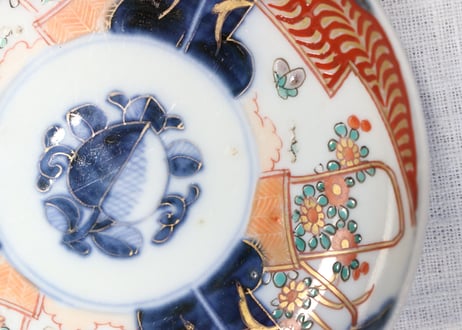 明治前期色絵桃と三方に菊花籠図小皿