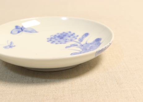明治前期染付菊と蝶図小皿