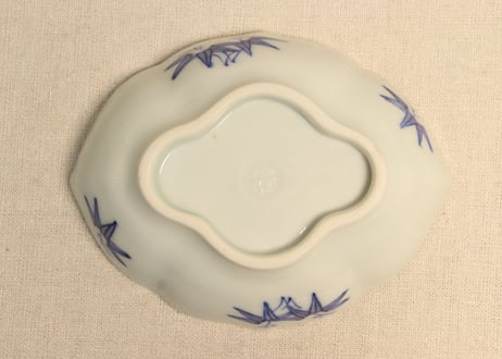 明治後期～大正染付松図木瓜型深皿①濃いめ