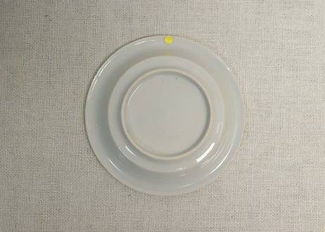 明治前期陰刻染付洋装人物図小皿③　少甘手